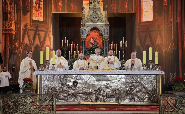 Nadbiskup Kutleša slavio misu polnoćku u Zagrebačkoj katedrali